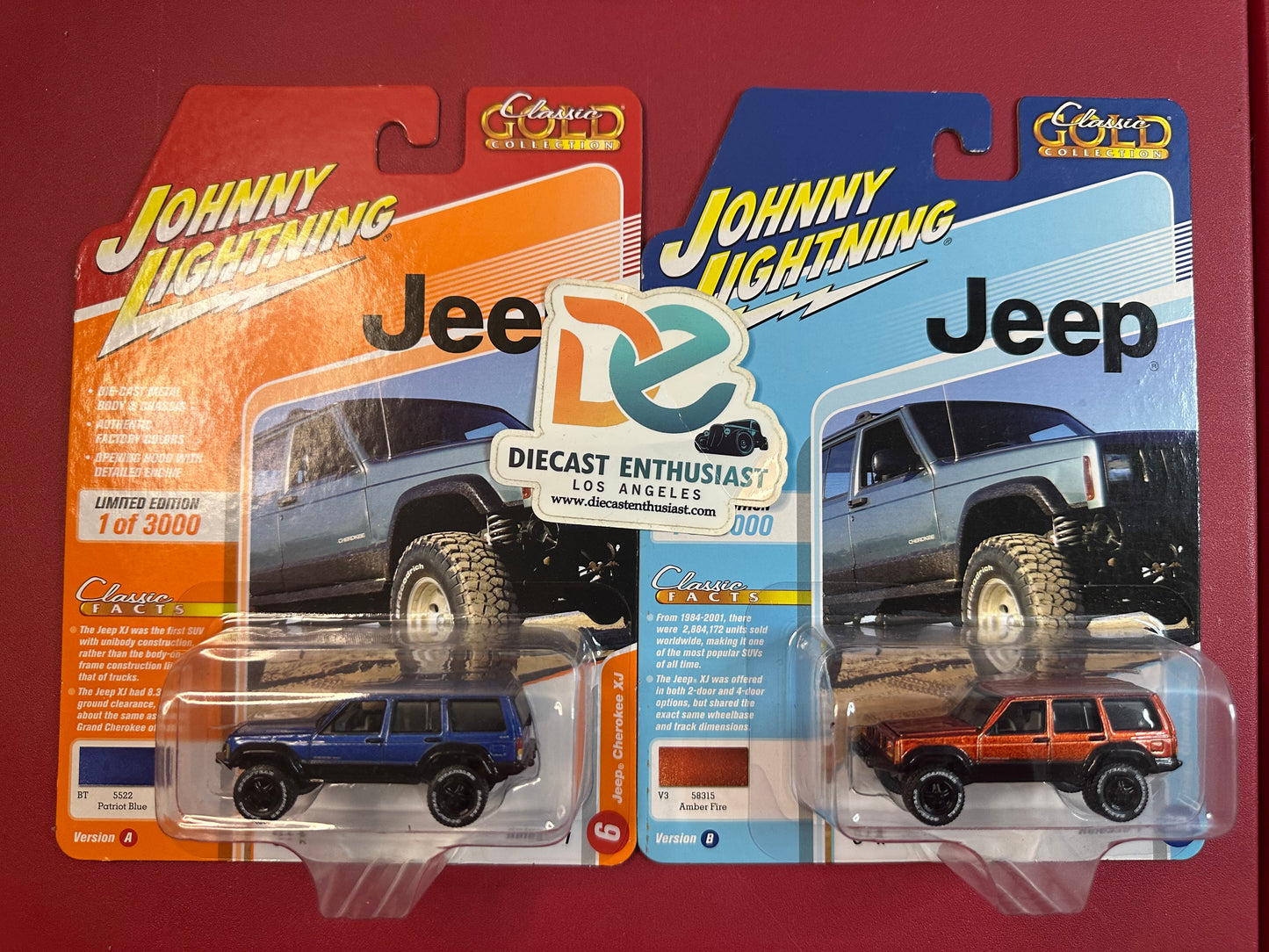 Johnny Lightning Classic Gold Jeep Cherokee XJ Patriot Blue & Amber Fire Set 1:64