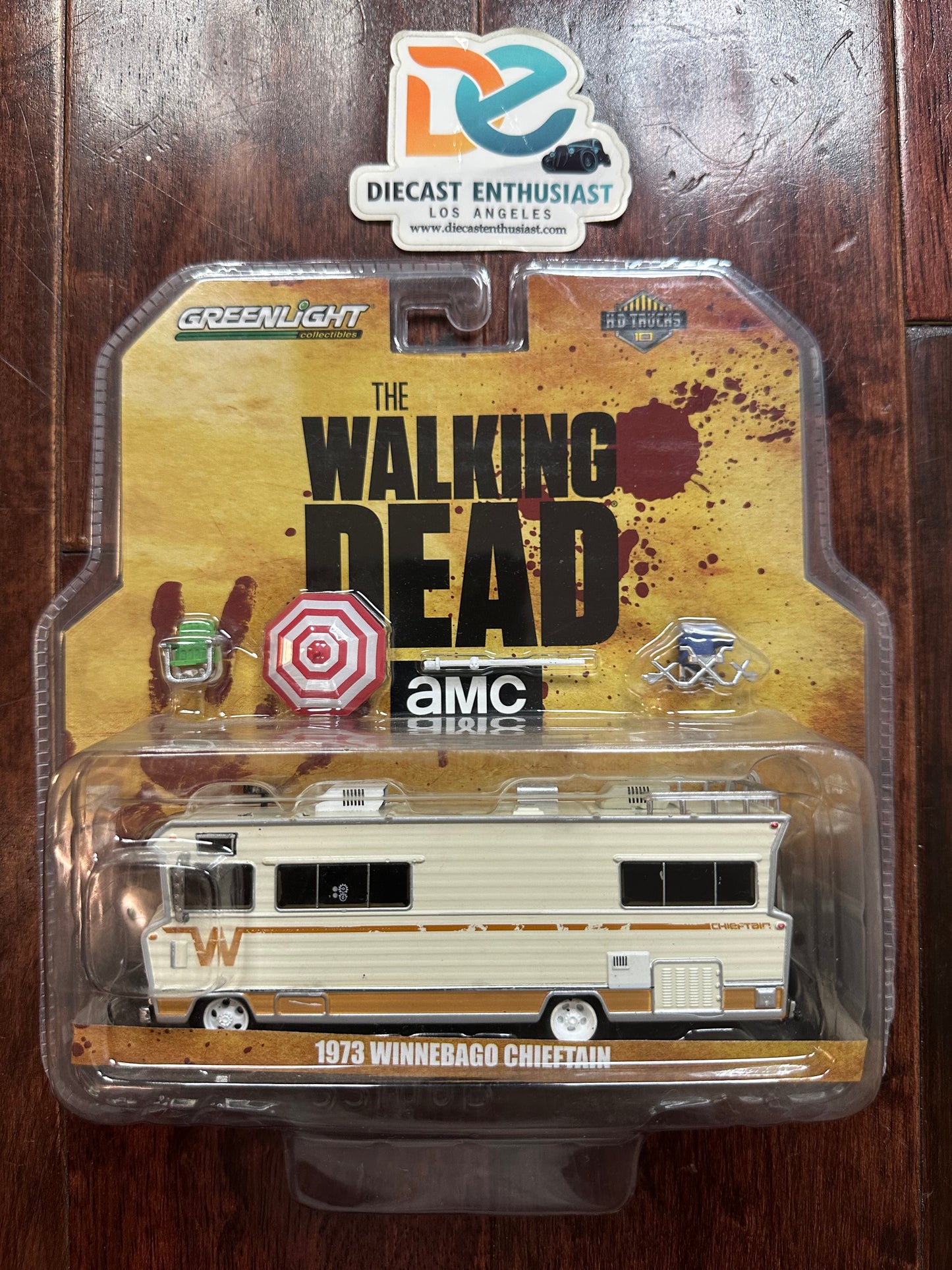 Greenlight The Walking Dead Set 1973 Winnebago Chieftain & 1967 Ford Mustang Coupe 1:64