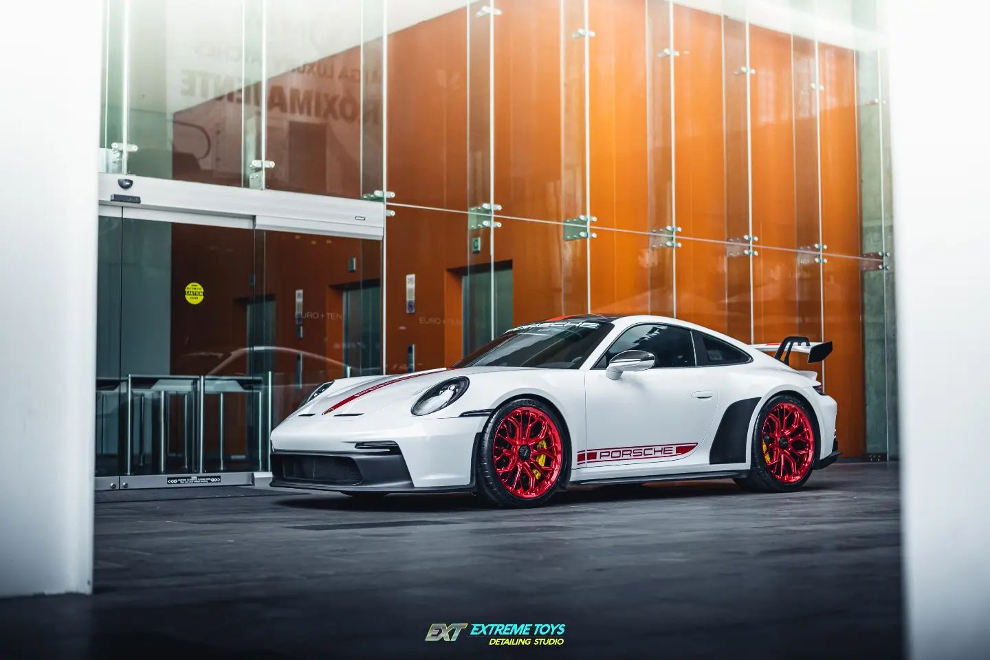 Mini GT Mijo Exclusives 478 Porsche 911 (992) GT3 White 1:64