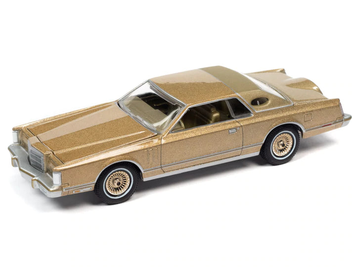 Auto World Luxury Cruisers 1978 Lincoln Continental Mark V Jubilee Gold 1:64