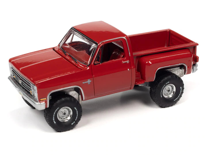 Auto World Muscle Trucks 1986 Chevy Silverado K10 Stepside Bright Red 1:64