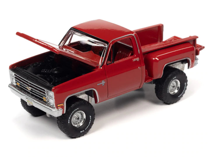 Auto World Muscle Trucks 1986 Chevy Silverado K10 Stepside Bright Red 1:64