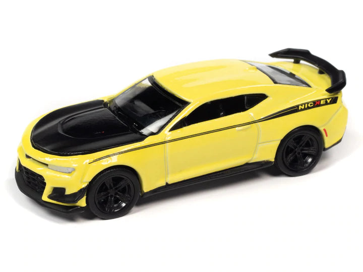 Auto World Modern Muscle 2019 Nickey Chevy Camaro ZL1 1LE Shock 1:64