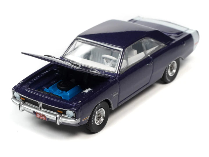 Auto World Vintage Muscle 1971 Dodge Dart Swinger 340 Special Plum Crazy 1:64