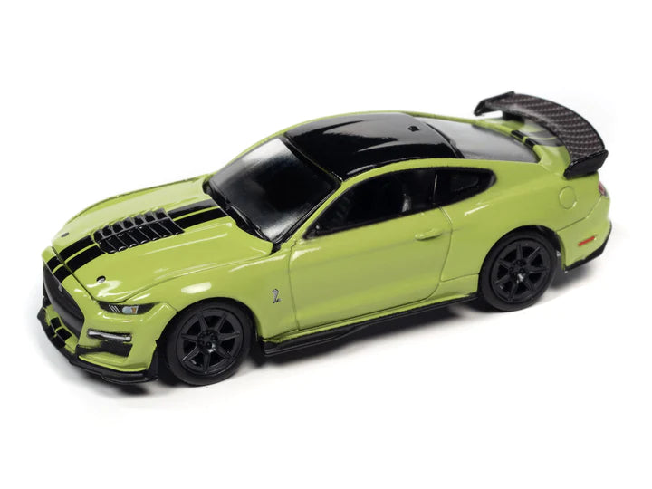 Auto World Modern Muscle 2020 Shelby GT500 Carbon Fiber Track Pack Grabber Lime 1:64