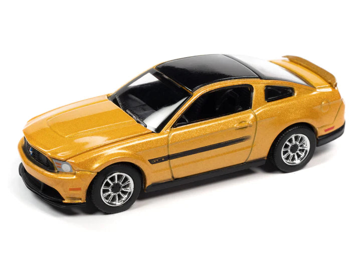Auto World Modern Muscle 2012 Ford Mustang GT/CS Yellow Blaze 1:64