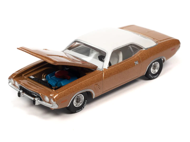 Auto World Vintage Muscle 1974 Dodge Challenger Rallye Gold Poly 1:64