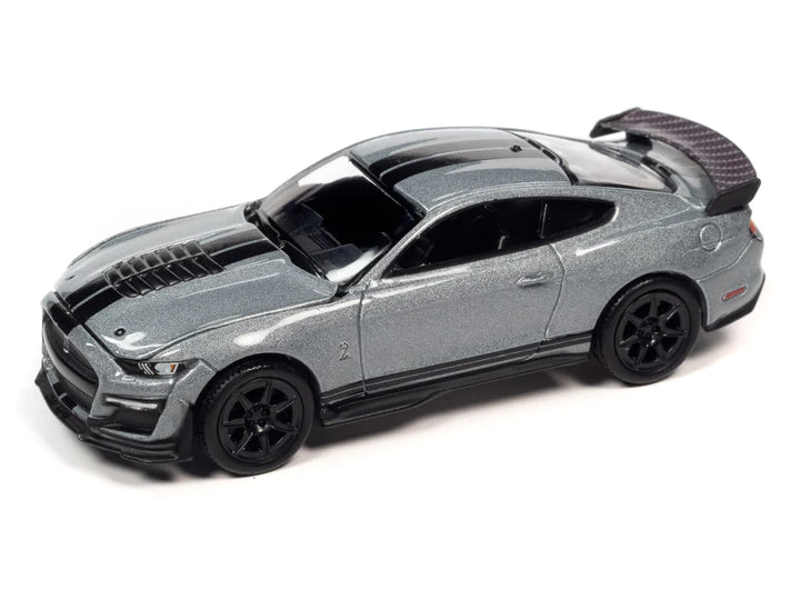 Auto World Modern Muscle 2021 Shelby GT500 Carbon Fiber Track Pack Iconic Silver 1:64