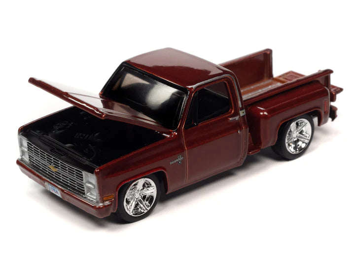 Auto World Muscle Trucks 1983 Chevy Silverado Stepside Dark Tangerine Metallic 1:64