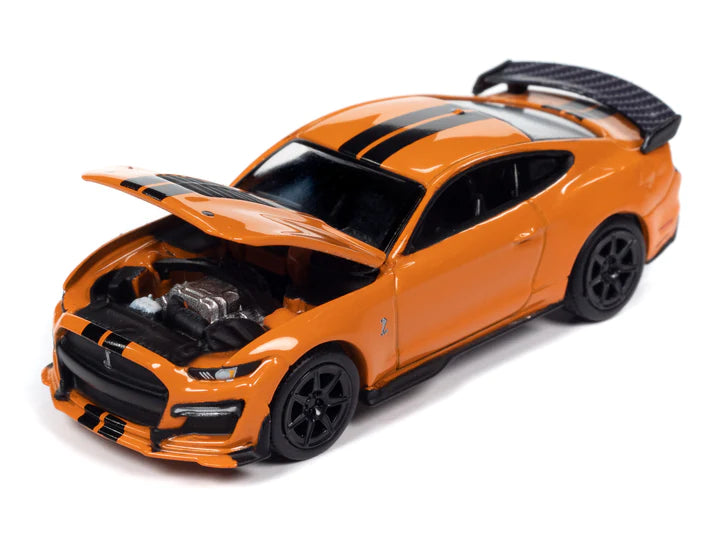 Auto World Modern Muscle 2021 Ford Mustang Shelby GT500 Carbon Fiber Track Pack Twister Orange 1:64