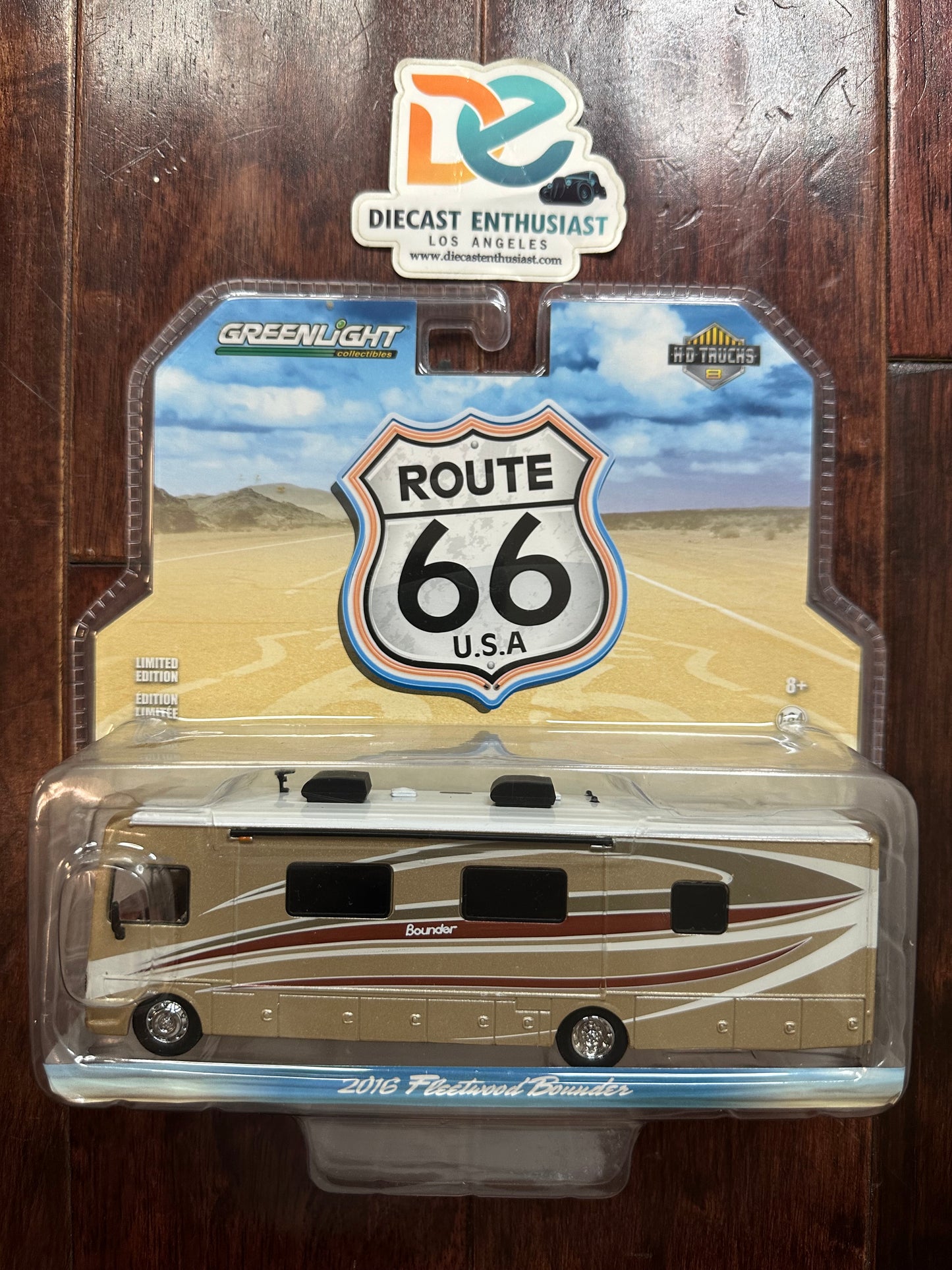 Greenlight Route 66 2016 Fleetwood Bounder 1:64