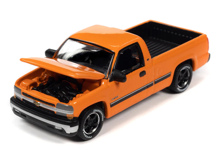 Johnny Lightning Classic Gold 2002 Chevy Silverado Tangier Orange 1:64