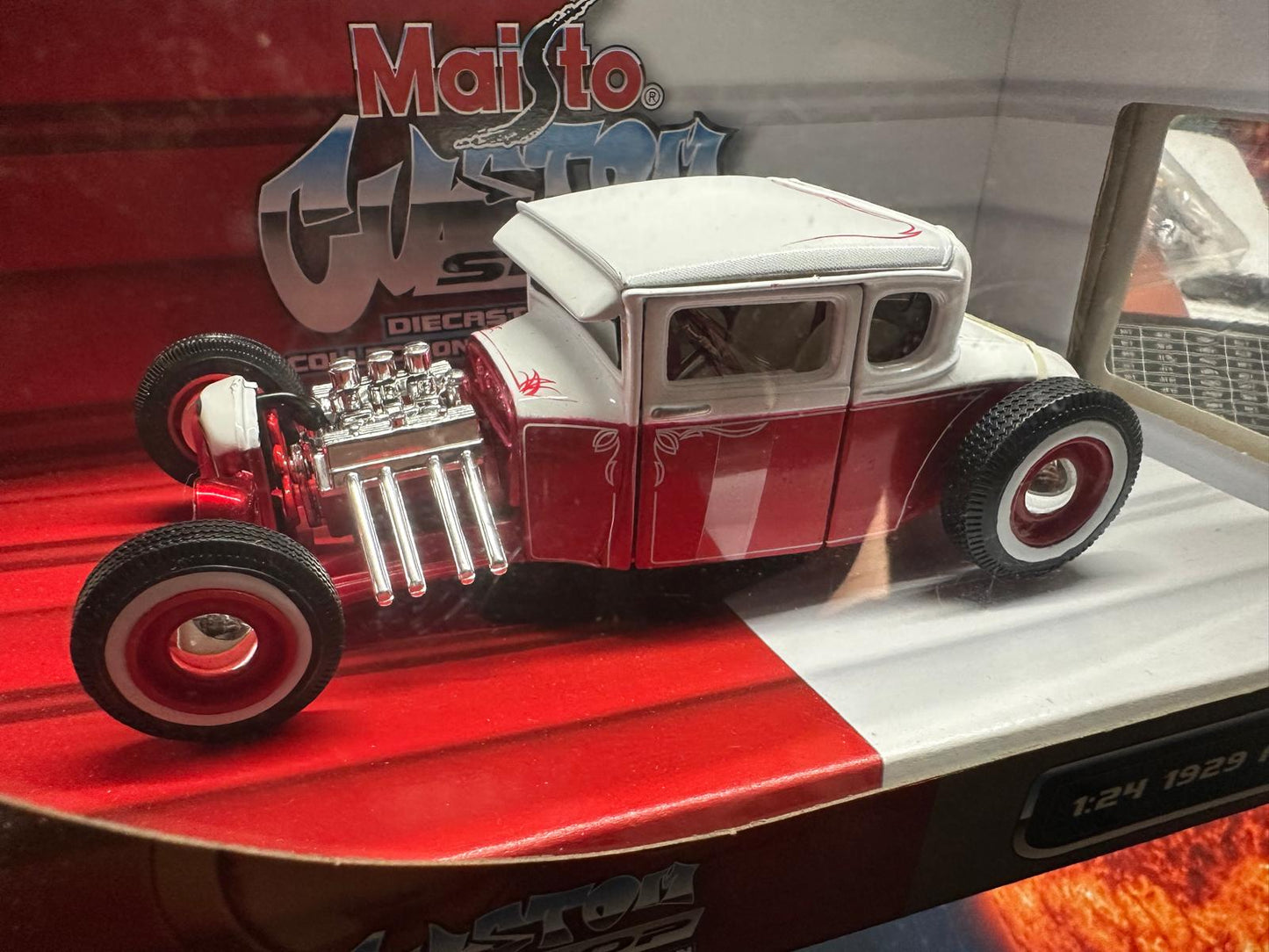 Maisto Custom Shop 1929 Ford Model A Red White 1:24