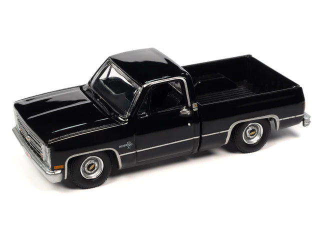 Auto World Muscle Truck 1985 Chevy Silverado Fleetside Black 1:64