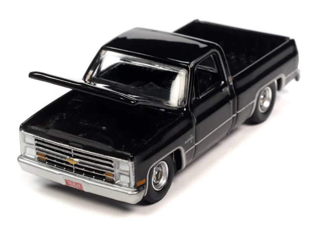 Auto World Muscle Truck 1985 Chevy Silverado Fleetside Black 1:64