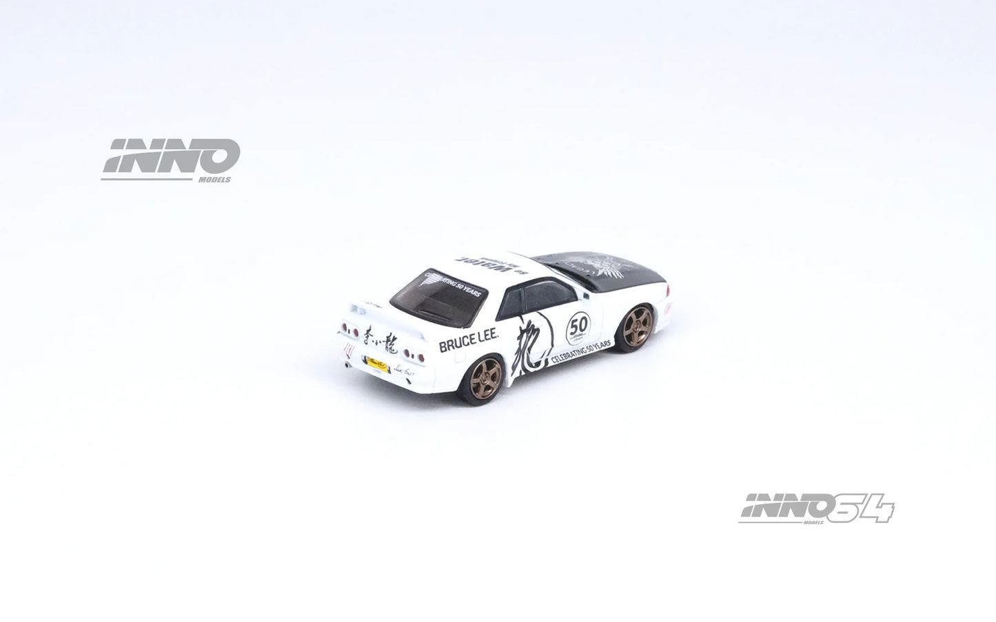Inno64 Nissan Skyline GTR R32 Bruce Lee White Black 1:64