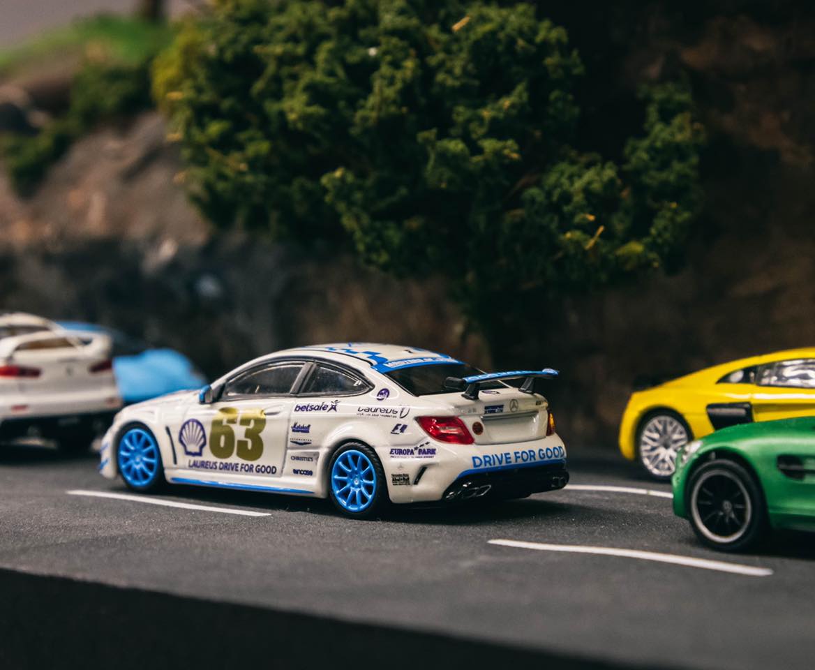 Tarmac Works Global64 Mercedes Benz C63 AMG Coupe Black Series White 1:64