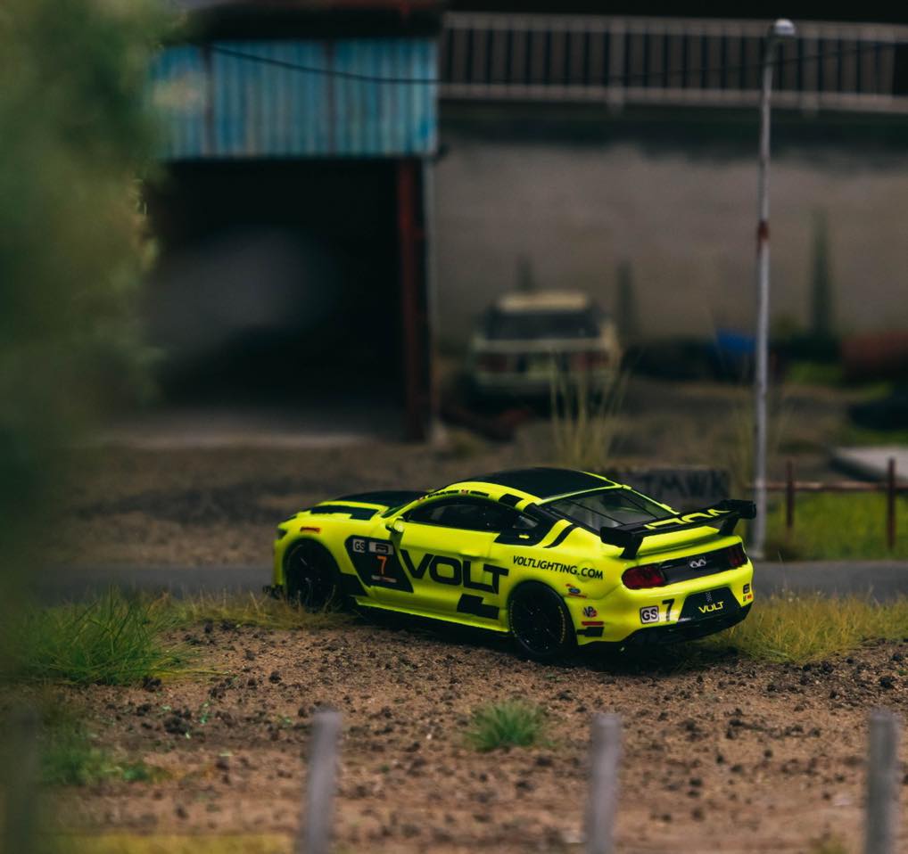 Tarmac Works Global64 Ford Mustang GT4 IMSA Intercontinental Tire Sportscar Challenge 2018 Volt Yellow 1:64