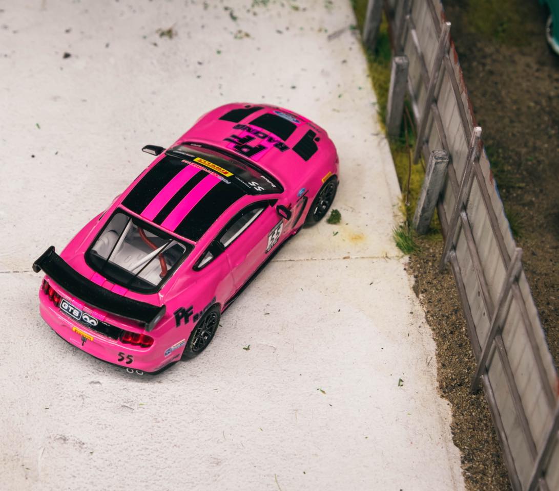 Tarmac Works Global64 Ford Mustang GT4 Pirelli World Challenge 2018 Pink