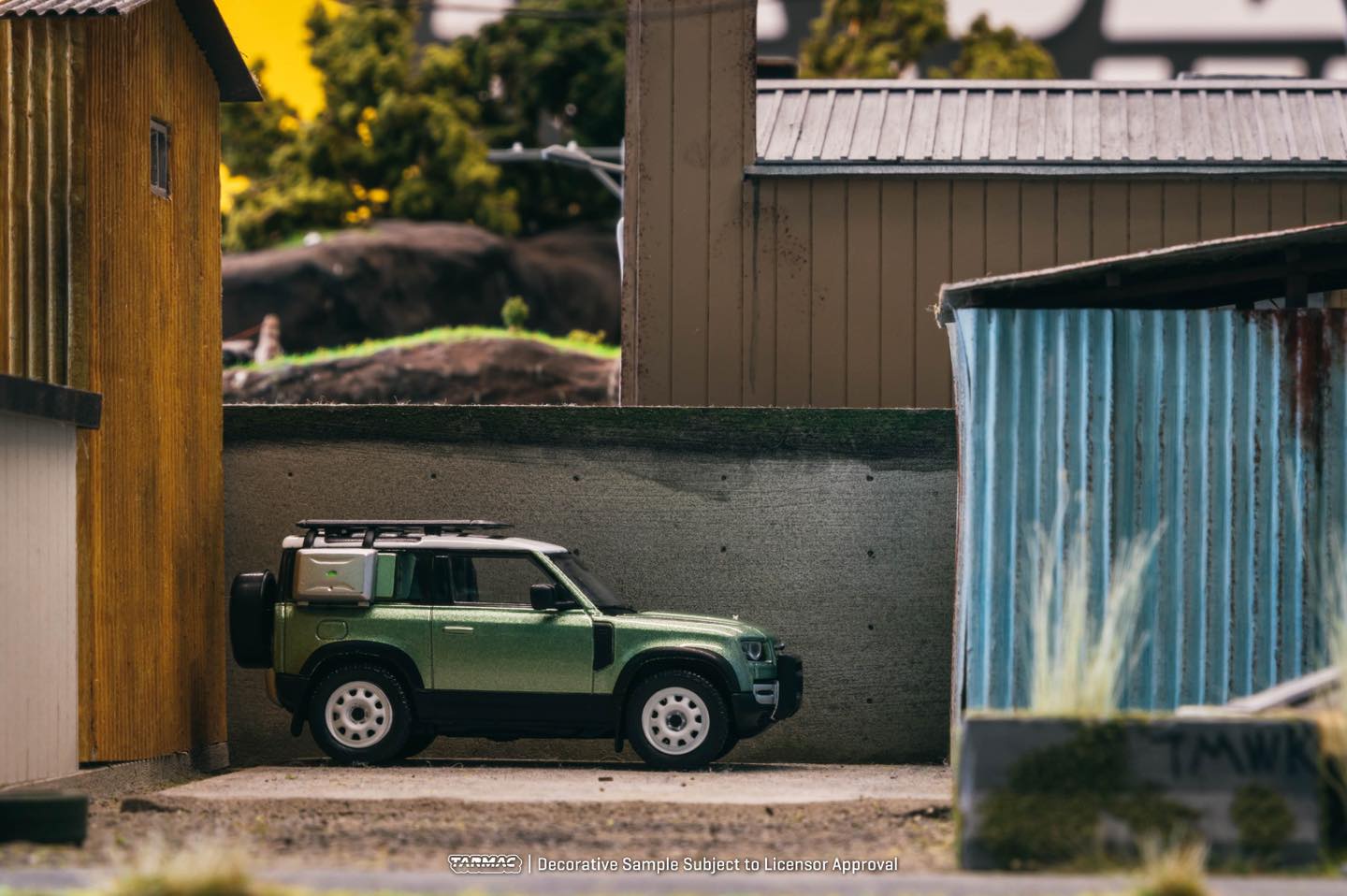 Tarmac Works Collab64 Land Rover Defender 110 Green 1:64