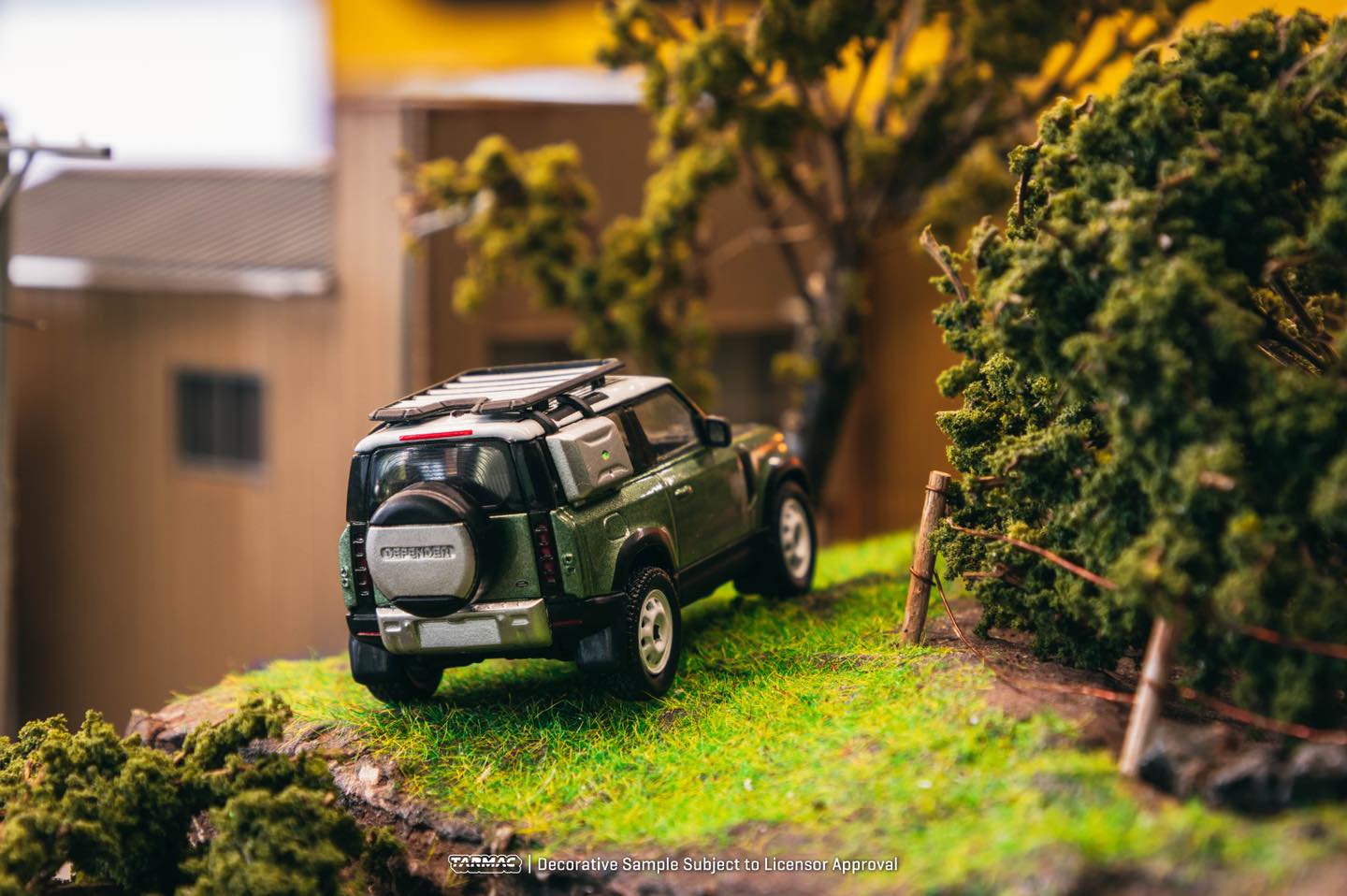 Tarmac Works Collab64 Land Rover Defender 110 Green 1:64