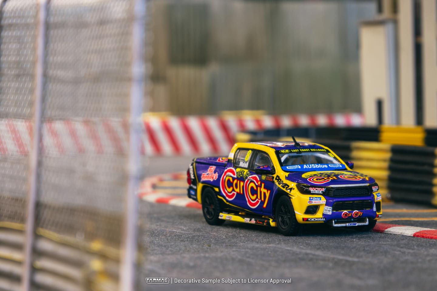 Tarmac Works Ben Walsh Racing Toyota Hilux SuperUtes Series 2018 Yellow Blue 1:64