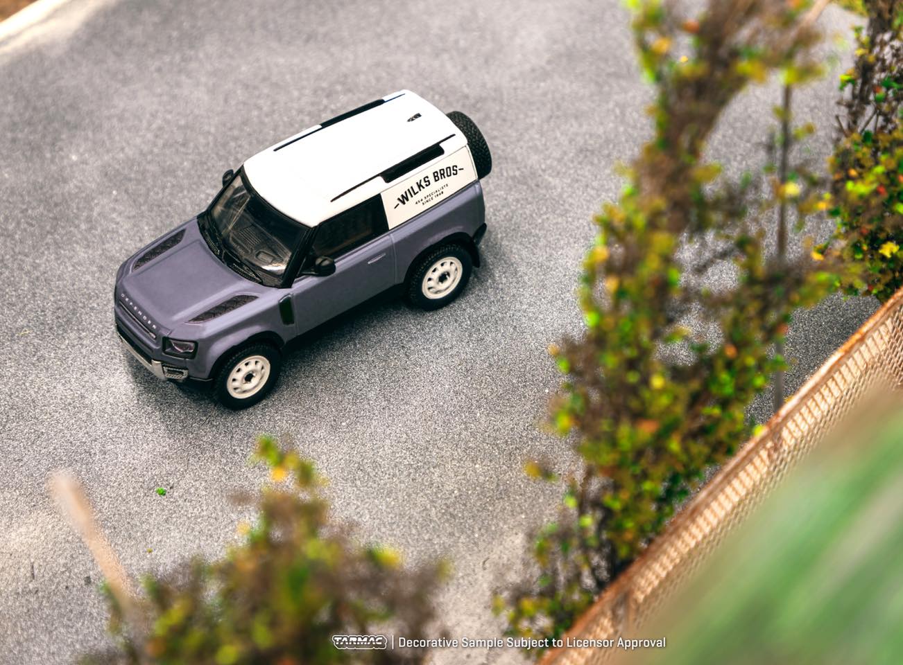 Tarmac Works Land Rover Defender 90 Wilks Bros Blue 1:64