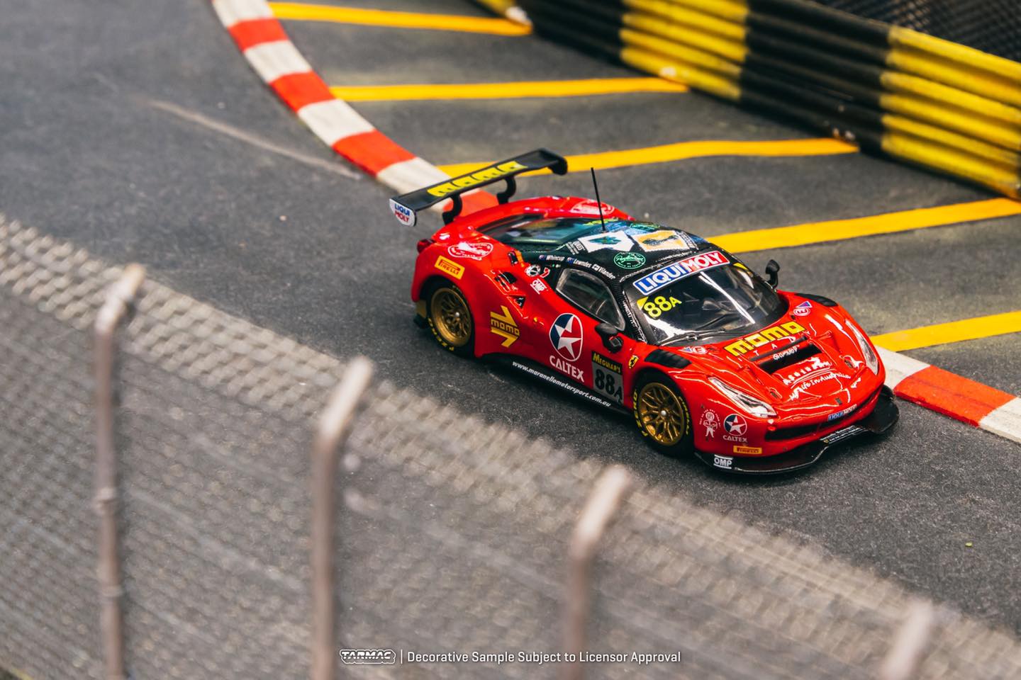 Tarmac Ixo Ferrari 488 GT3 Bathurst 12h 2017 Caltex Red 1:64
