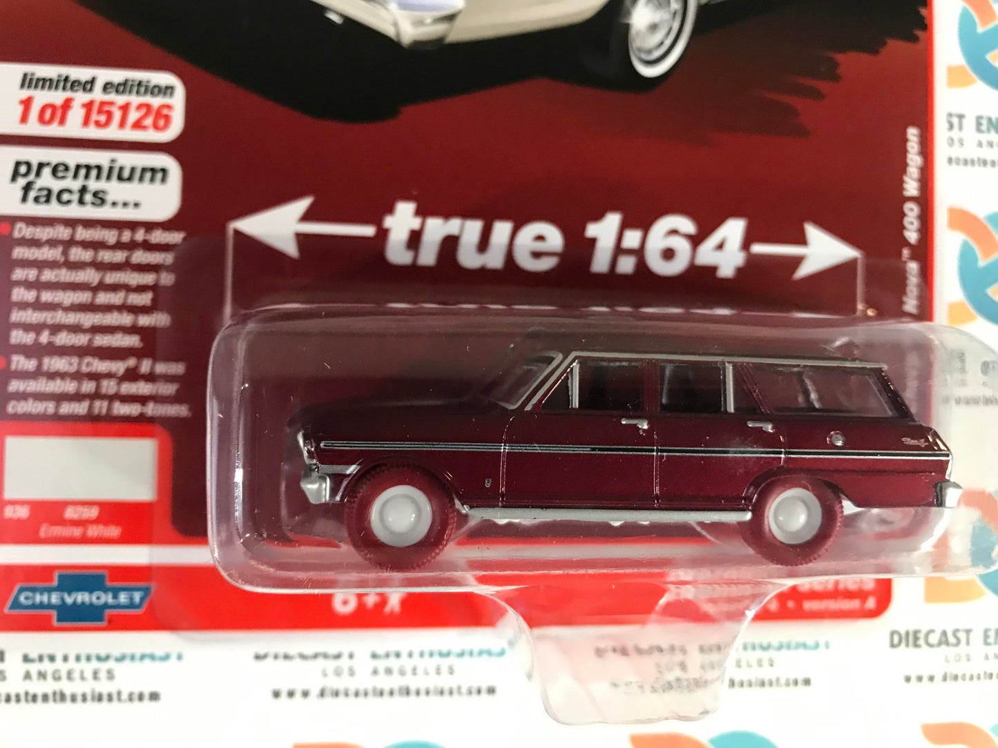 CHASE ULTRA RED Auto World 1963 Chevy II Nova 400 Wagon Ermine White 1:64