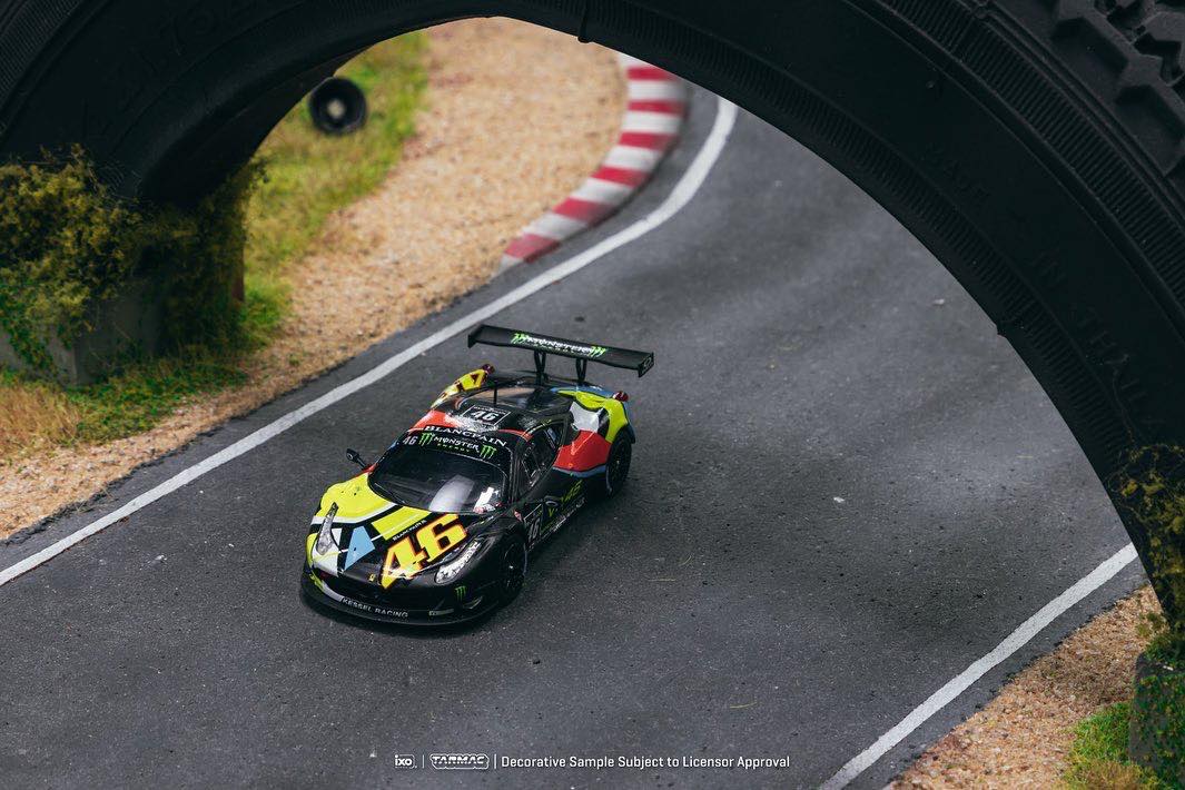 Tarmac Ixo Ferrari 458 Italia GT3 2011 Blancpain Endurance Series 2012 Nurburgring Valentino Rossi Black 1:64