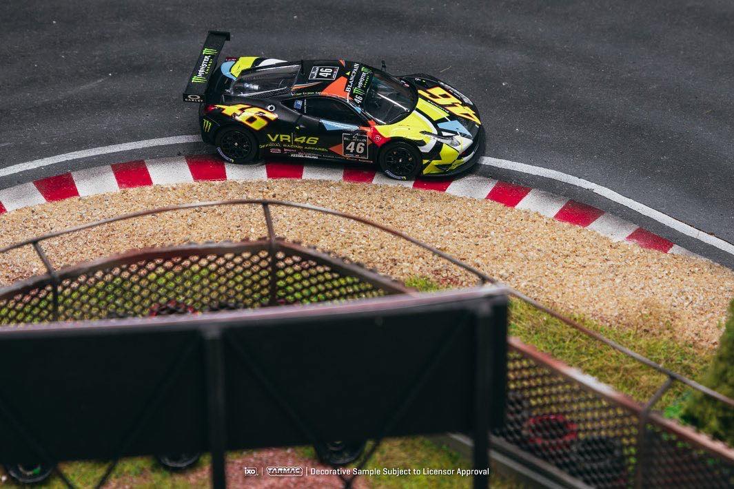 Tarmac Ixo Ferrari 458 Italia GT3 2011 Blancpain Endurance Series 2012 Nurburgring Valentino Rossi Black 1:64