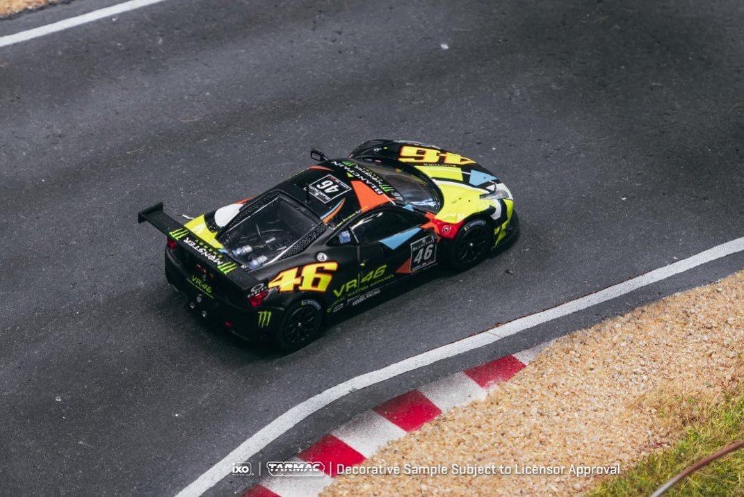 Tarmac Ixo Ferrari 458 Italia GT3 2011 Blancpain Endurance Series 2012 Nurburgring Valentino Rossi Black 1:64
