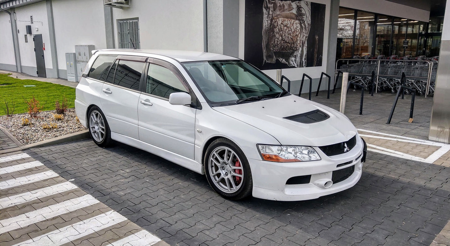 Inno64 Mitsubishi Lancer Evolution IX Wagon with Roof Cargo Box & Extra Wheels White Pearl 1:64