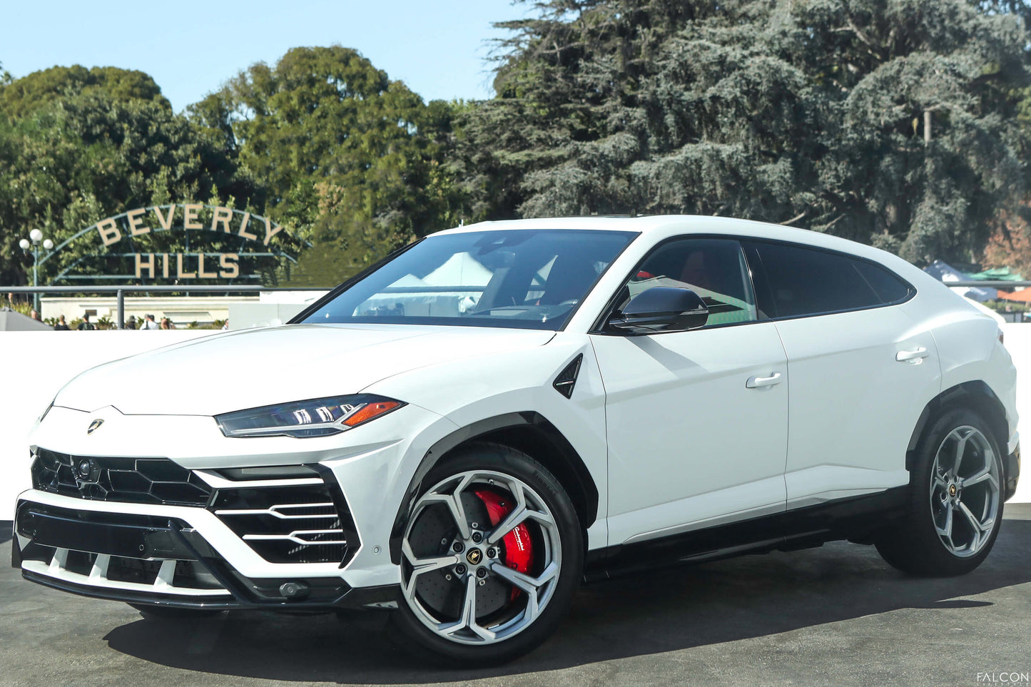 Mini GT Mijo Exclusives 220 Lamborghini Urus Bianco Monocerus with Roof box White 1:64