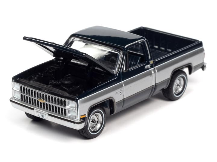 Auto World Muslce Trucks 1982 Chevrolet Silverado 10 Midnight Blue Body w/Silver Sides 1:64