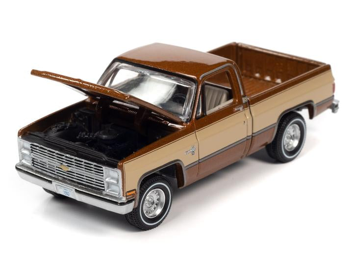 Auto World Modern Muscle 1983 Chevy Silverado 10 Fleetside Light Bronze Poly Almond 1:64