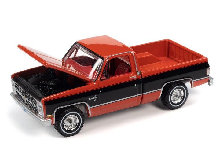 Auto World Muscle Trucks 1984 Chevrolet Silverado 10 Fleetside Red Orange Black 1:64