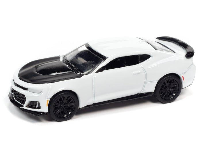 Auto World 2019 Chevy Camaro ZL1 Summit White 1:64