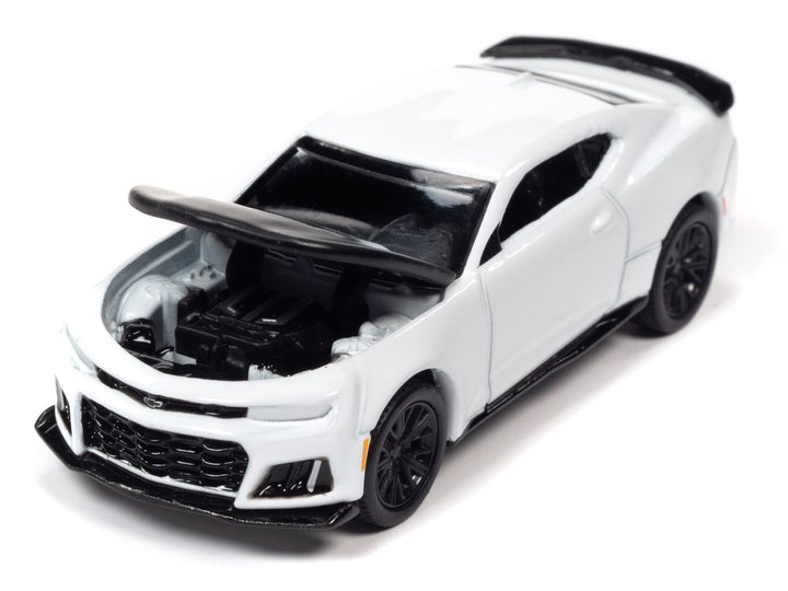 Auto World 2019 Chevy Camaro ZL1 Summit White 1:64