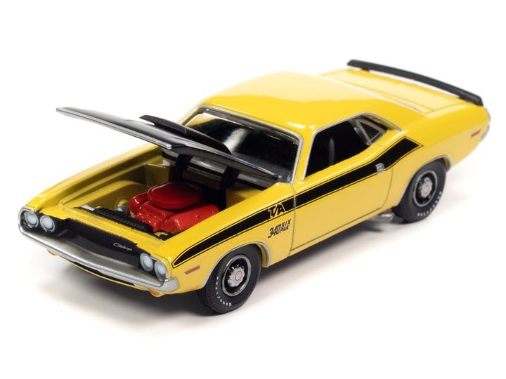 Auto World 1970 Dodge Challenger T/A Banana 1:64