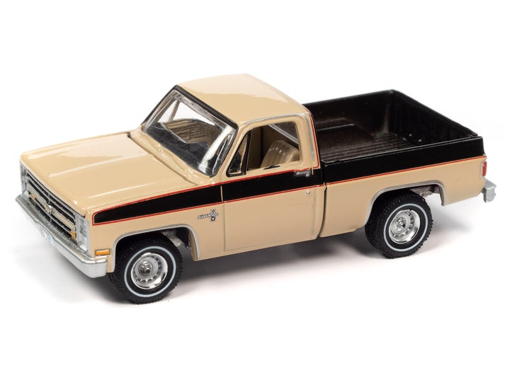 Auto World Muscle Trucks 1985 Chevy Silverado 10 Fleetside Tan Dark Brown Poly 1:64
