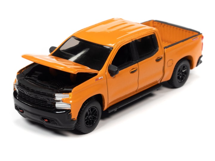 Auto World Muscle Trucks 2020 Chevy Silverado ZL1 LT Trail Boss Tangier Orange 1:64