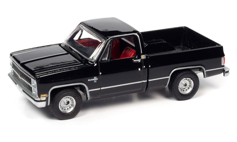 Auto World Muscle Trucks 1982 Chevrolet Silverado 10 Black 1:64