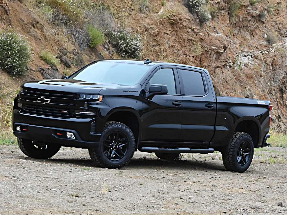 Auto World Muscle Trucks 2020 Chevy Silverado ZL1 LT Trail Boss Black 1:64