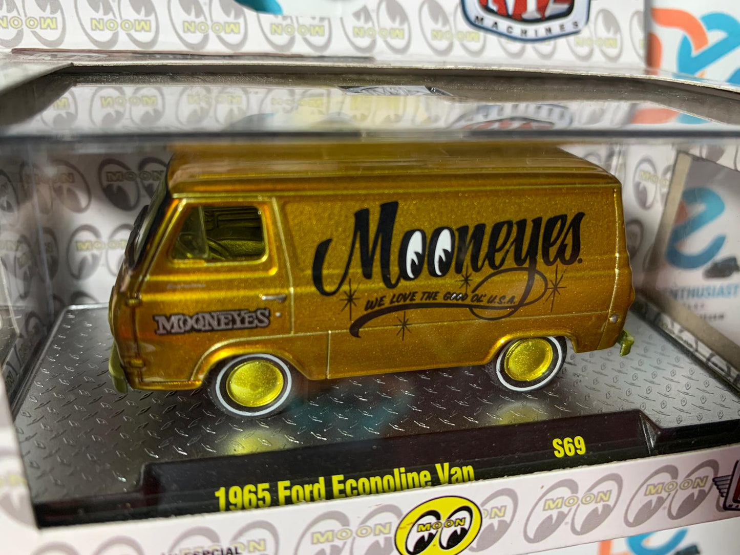 CHASE M2 Machines Mooneyes 1965 Ford Econoline Van 1:64
