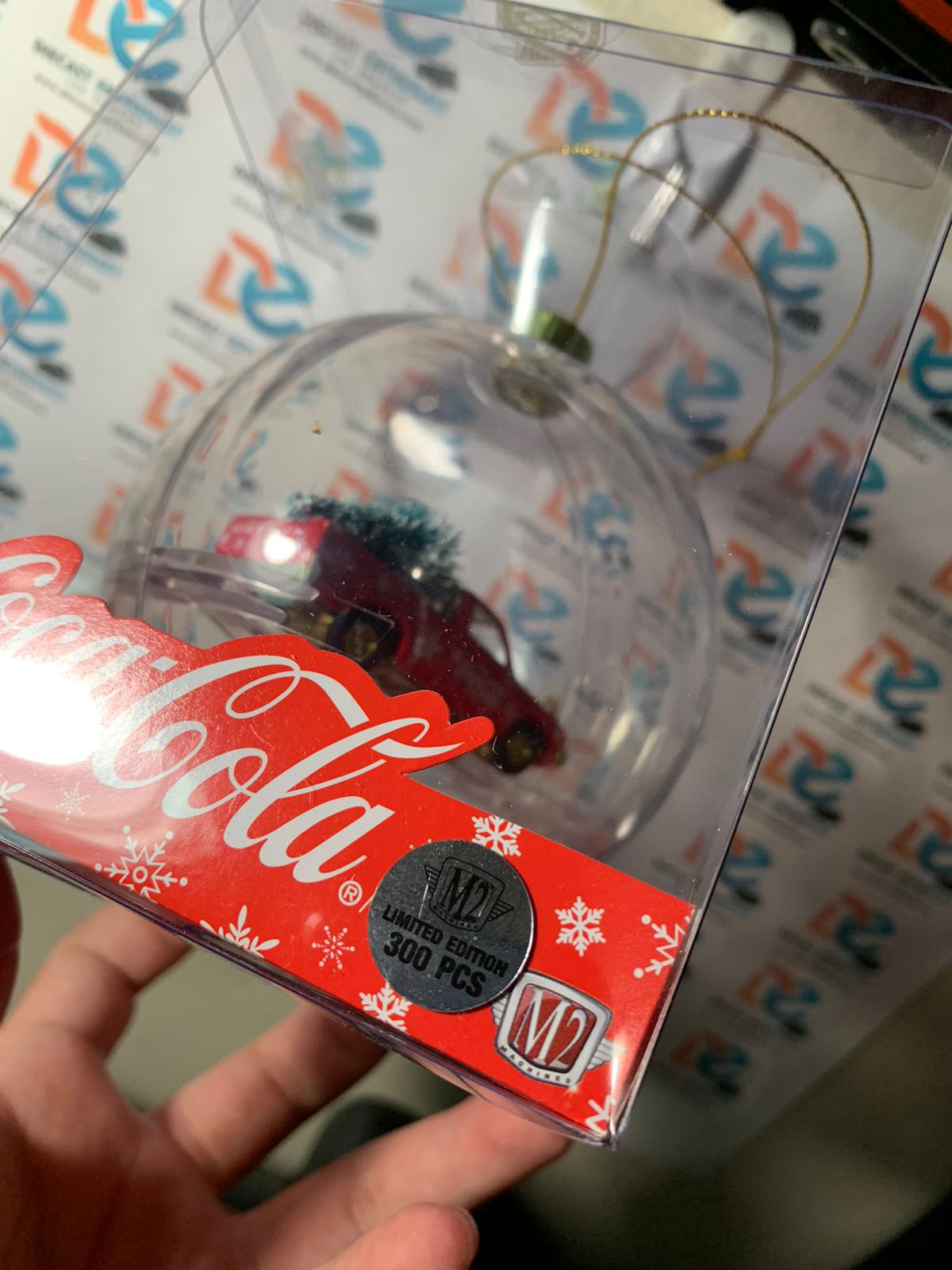 CHASE M2 Machines Mijo Exclusive Christmas Edition Datsun 620 Pickup 1/64