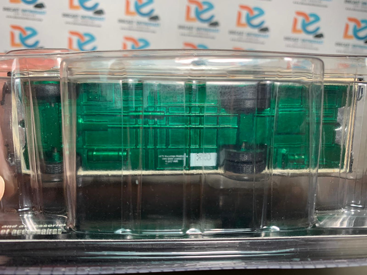 CHASE Greenlight Walking Dead 1973 Winnebago Chieftain Umbrella Chair 1:64