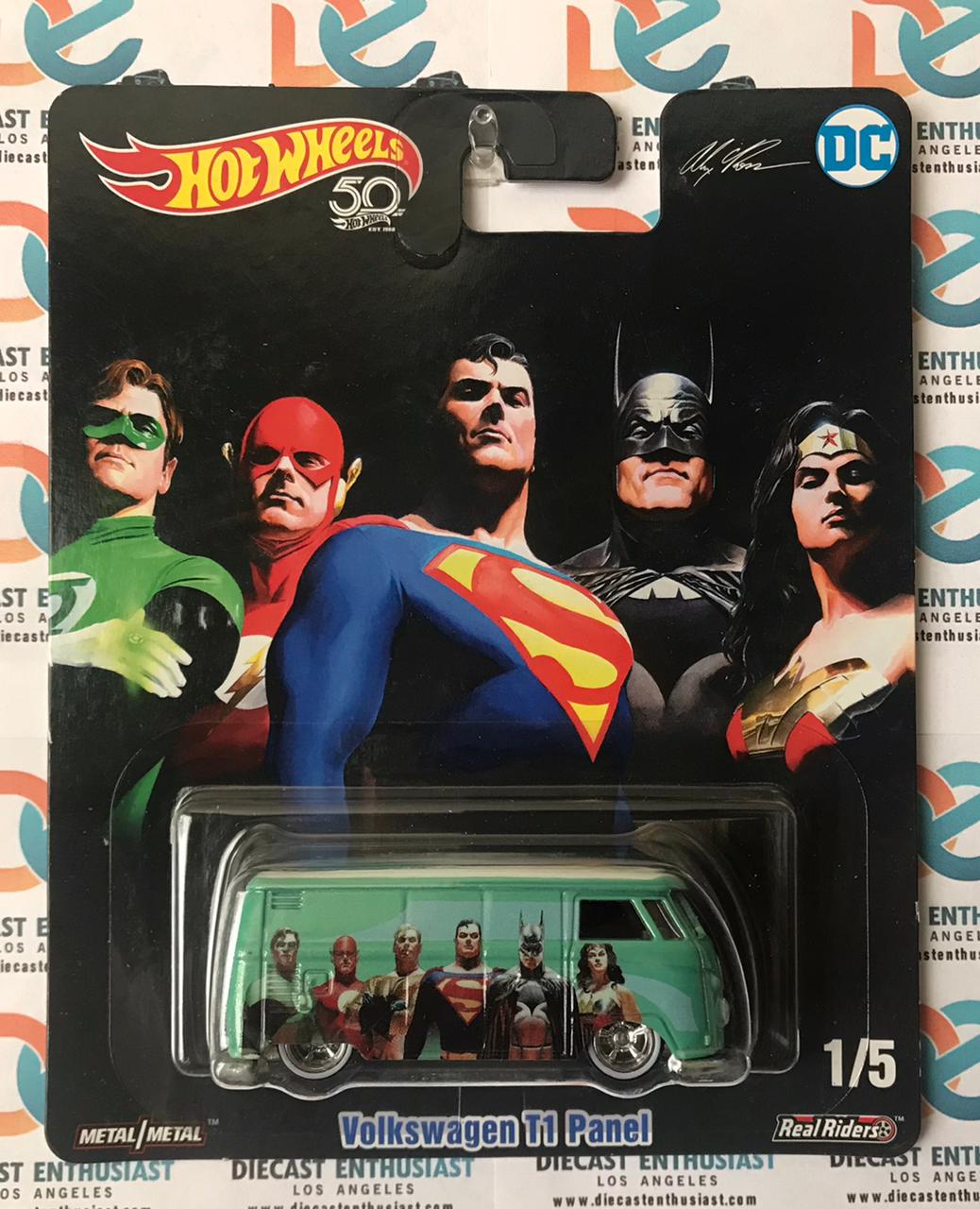 Hot Wheels DC Comics Volkswagen T1 Panel with Sterling Protector Case 1:64