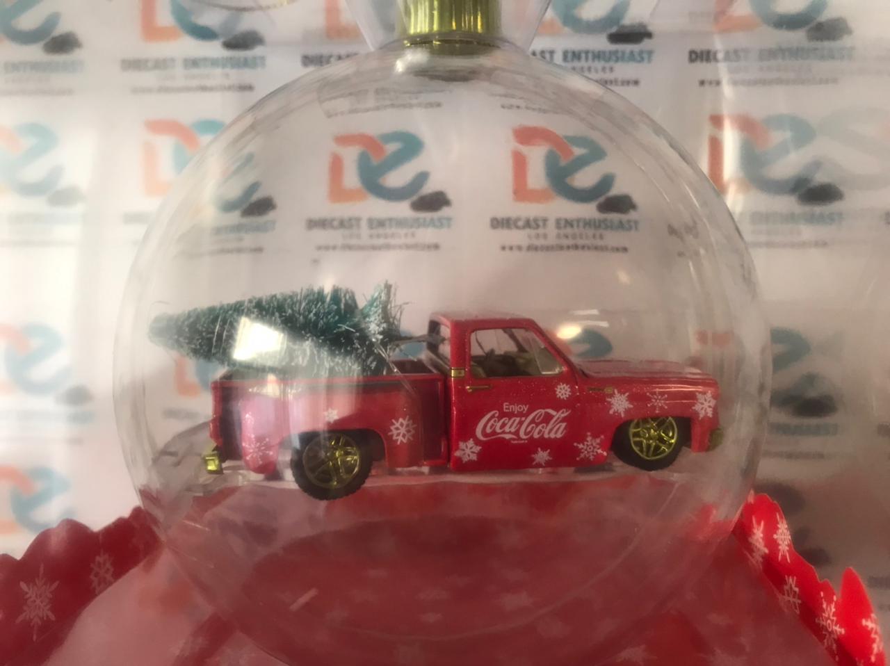 CHASE M2 Machines Mijo Exclusives Coca Cola Ornament 1974 Chevrolet Stepside with Tree Christmas 1:64