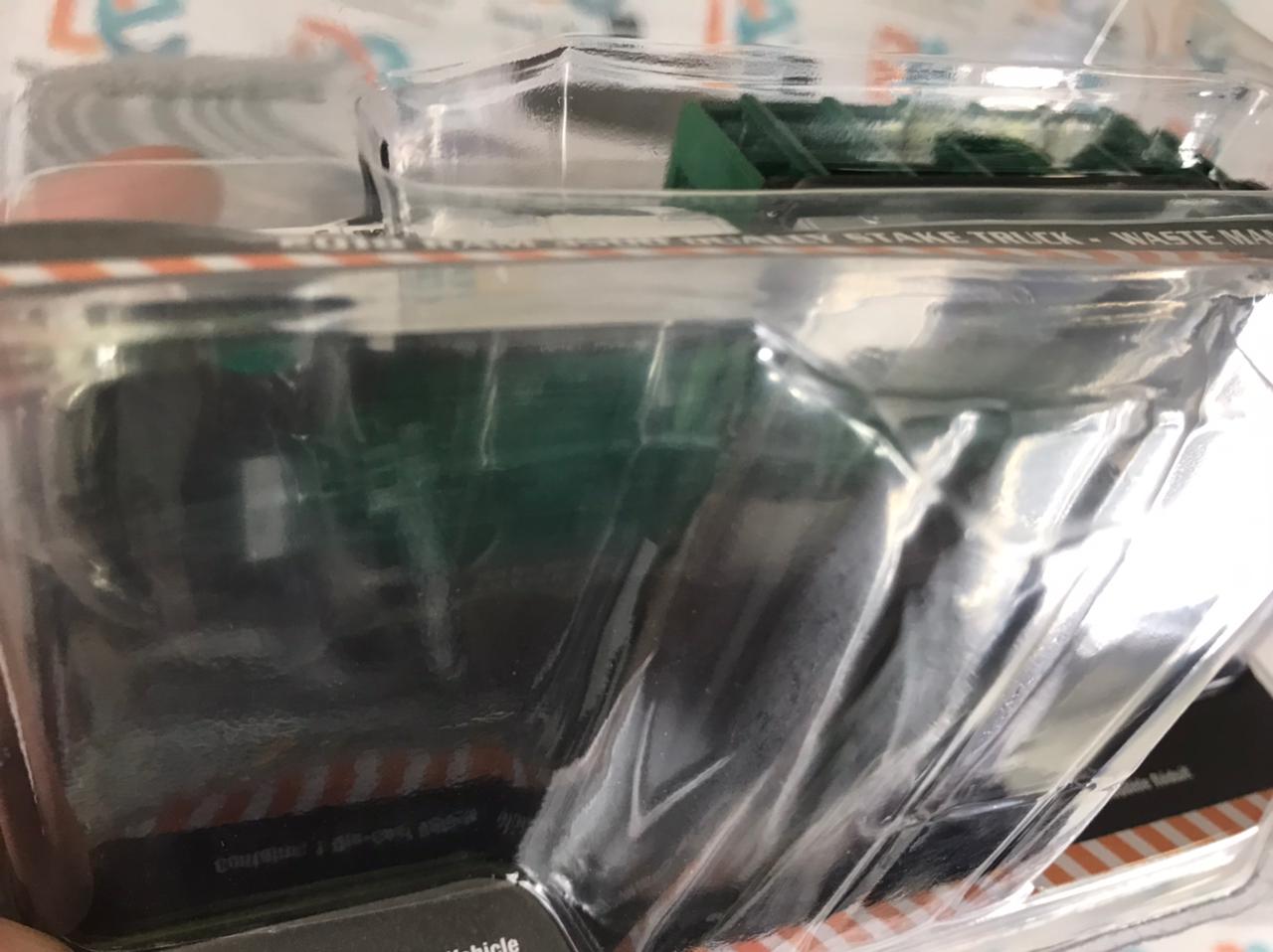 CHASE GREEN MACHINES Greenlight Dually Drivers 2018 Ram 3500 Dually Stake Truck Waste Management 1:64 1:64